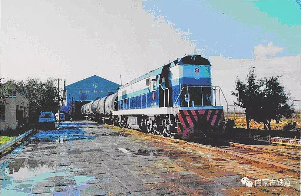 旅客还在熟睡中，他们竟悄悄换走了火车底盘！