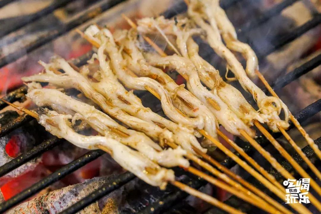 为了一道猪鼻筋,她们频频飞去四川,最后干脆把它带回长沙来了