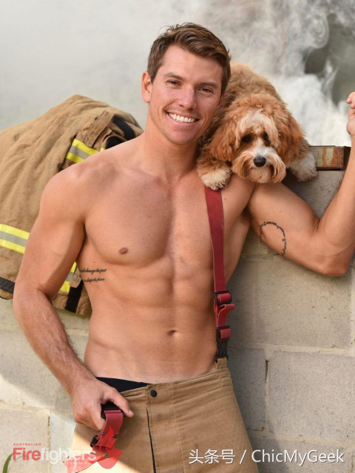 澳大利亚消防员火中拍视频,澳洲消防员腹肌
