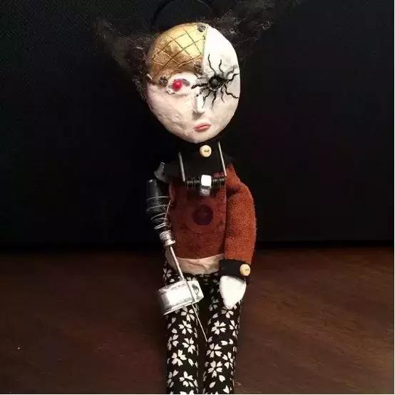 12岁男孩用捡来的破烂，打造出一个暗黑王国，吓哭一票成年人……