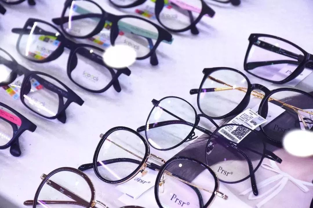 镜都惠眼镜9.9元买一送一,配镜特惠99元一副