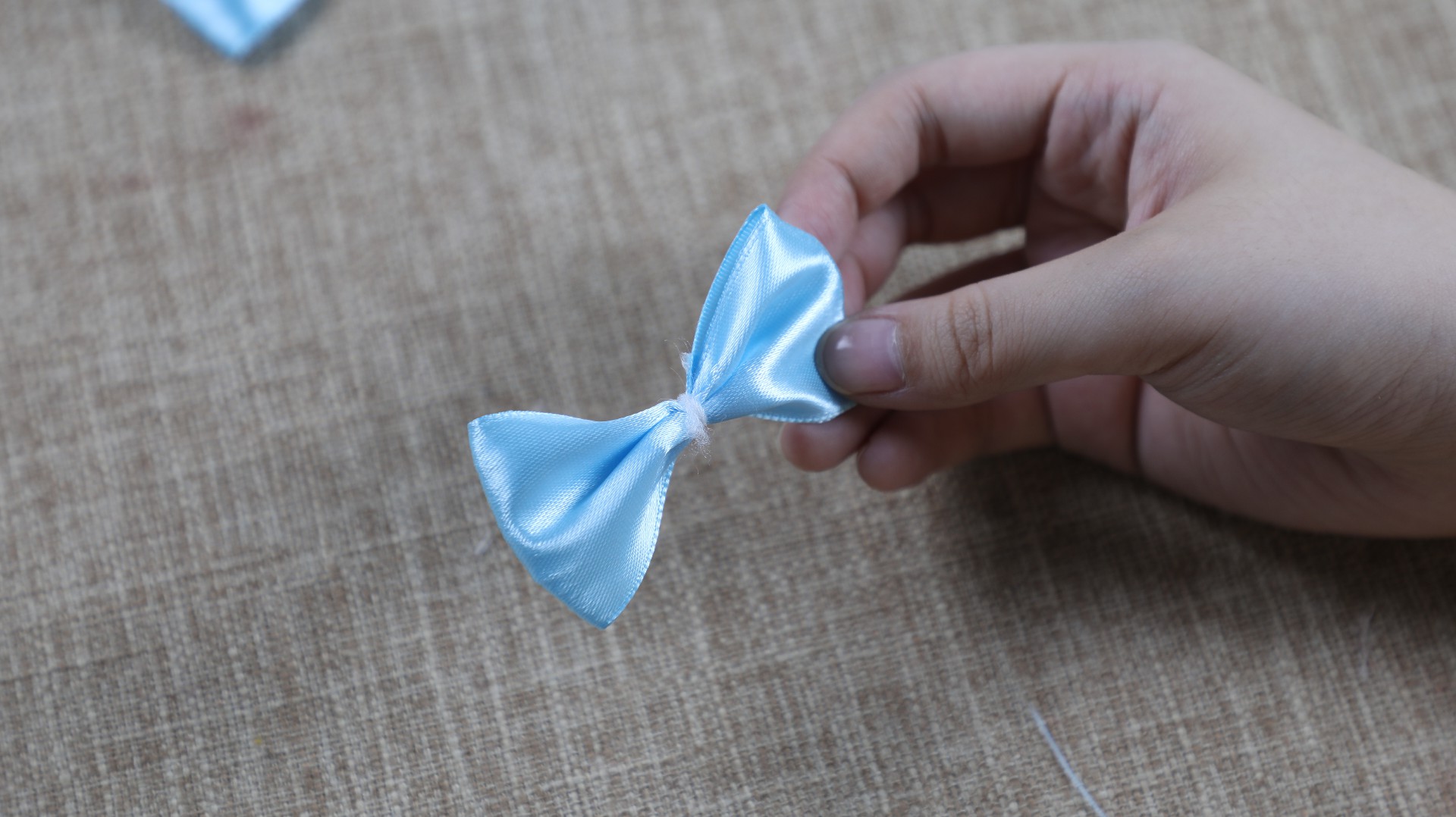 蝴蝶结多种系法总有一款适合你,蝴蝶结已经过时了这种系法更漂亮