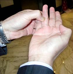 帮助入眠，提神醒脑，多掐几次，促进血脉流畅，人自然健康