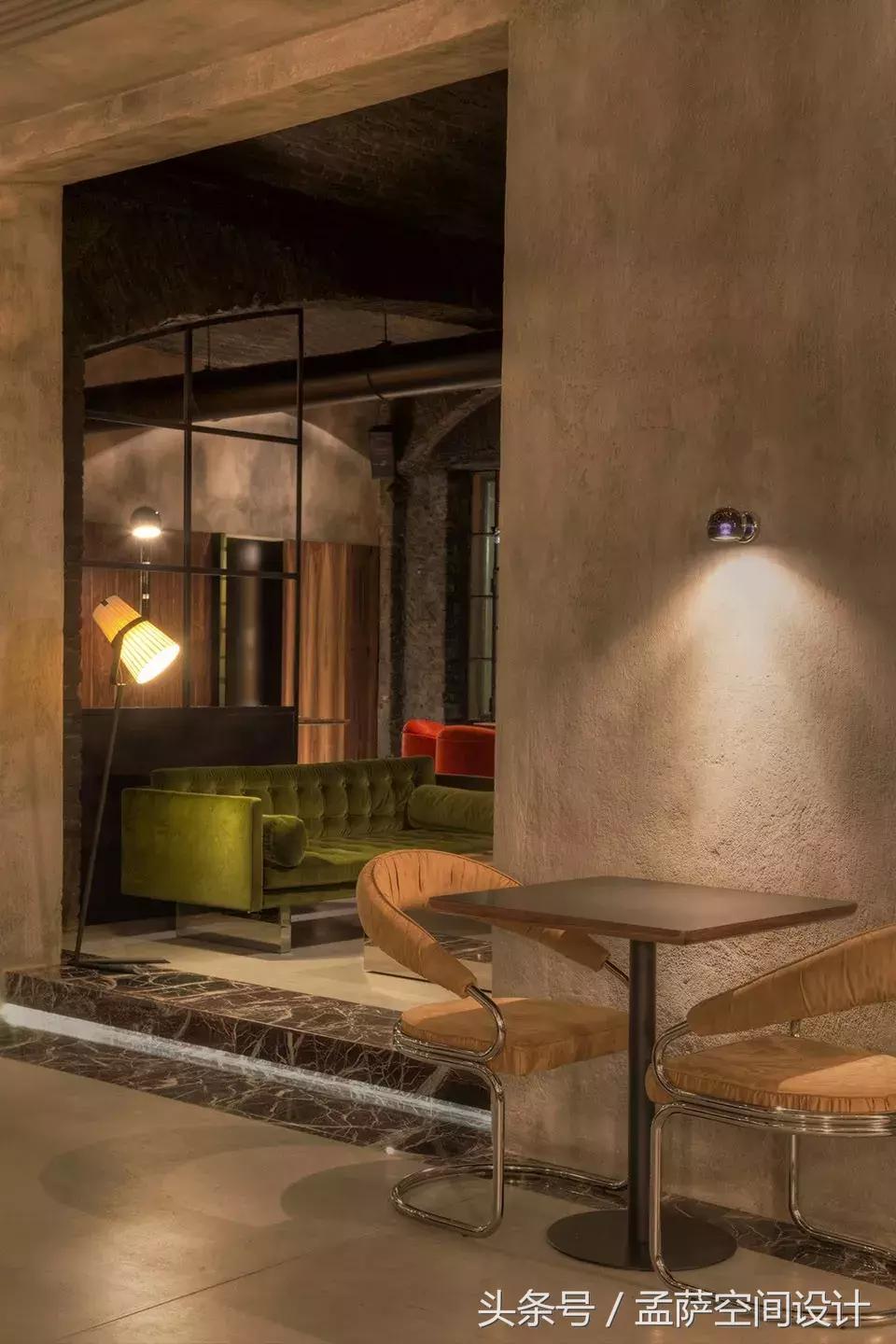 都灵Dash餐厅，工业野兽派与70年代风格的完美结合