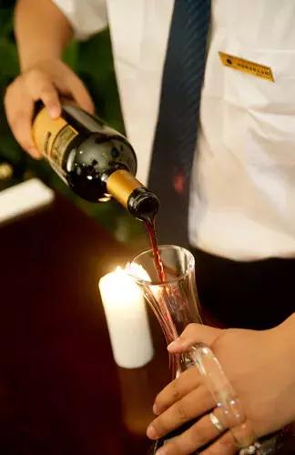 如何挑选好的红酒醒酒器,醒酒器脏了如何清洗方便呢