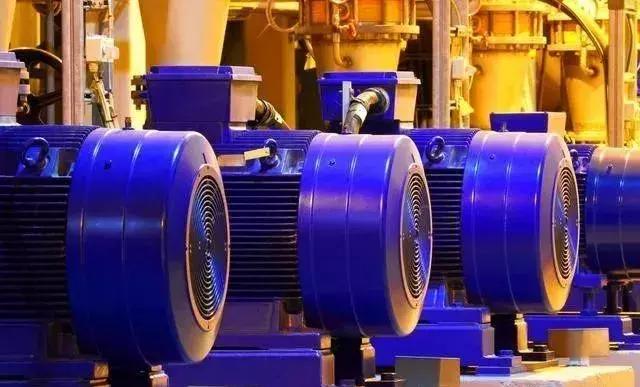 变频器和电动机,变频器和驱动器怎么配合