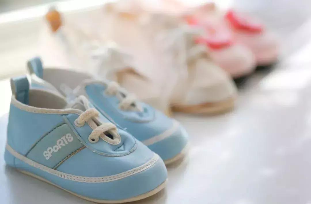孩子选鞋的3大禁忌,孩子穿偏大尺码的鞋有害处