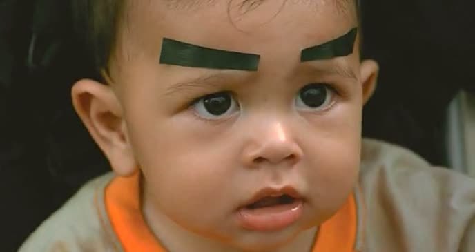 女孩为了心爱的王子，从丑小鸭变成白天鹅，男孩却选择了爱情