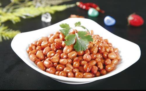 炒花生米是先放油还是先放花生,炒花生要放盐进去是等凉了再放吗