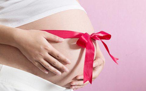 67岁双胞胎孕妇的生育困境:他们封杀我我不是怪物