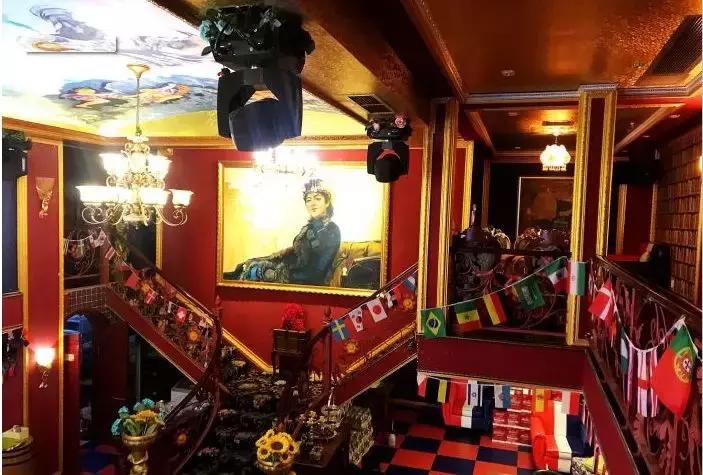 最豪华的音乐餐吧,一家氛围满满的音乐餐吧