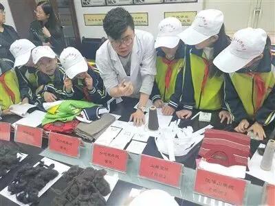 党建引领简短有气势的大标题,党建引领促发展凝心聚力谱新篇ppt