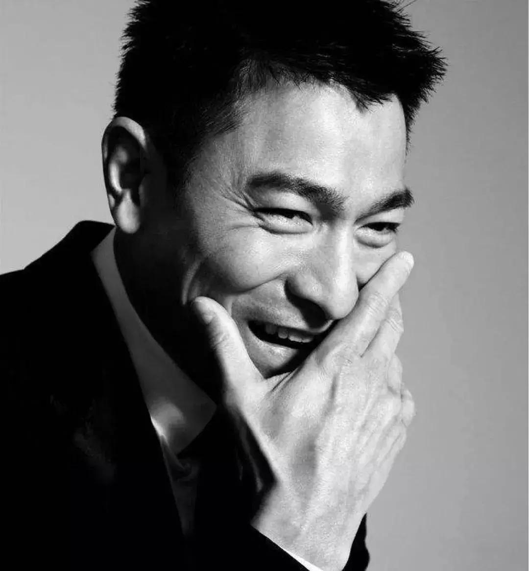 今天我不关心离婚，只想祝你生日快乐