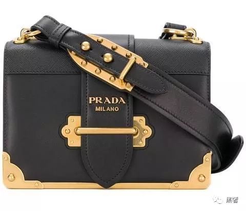 结婚当天适合妈妈背的包推荐,去参加婚礼背什么颜色的包合适