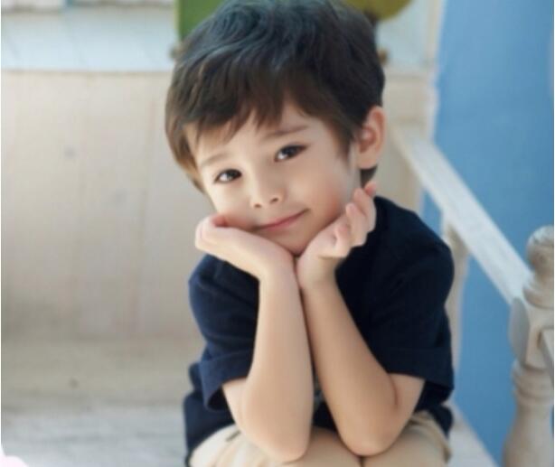 好担心!B超医生说宝宝头大腿短,原来意思是大头儿子呀