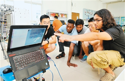 续写千年丝路繁华吸引四方逐梦之人来了,你就是这座城市的人