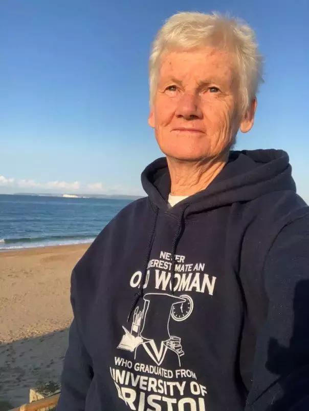 英国老奶奶患癌症,英国72岁老奶奶