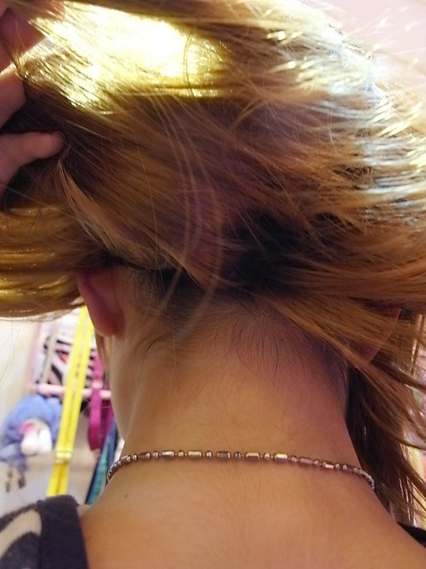 半扎马尾假发抓夹的正确戴法,一片假发片的正确戴法如何不分层