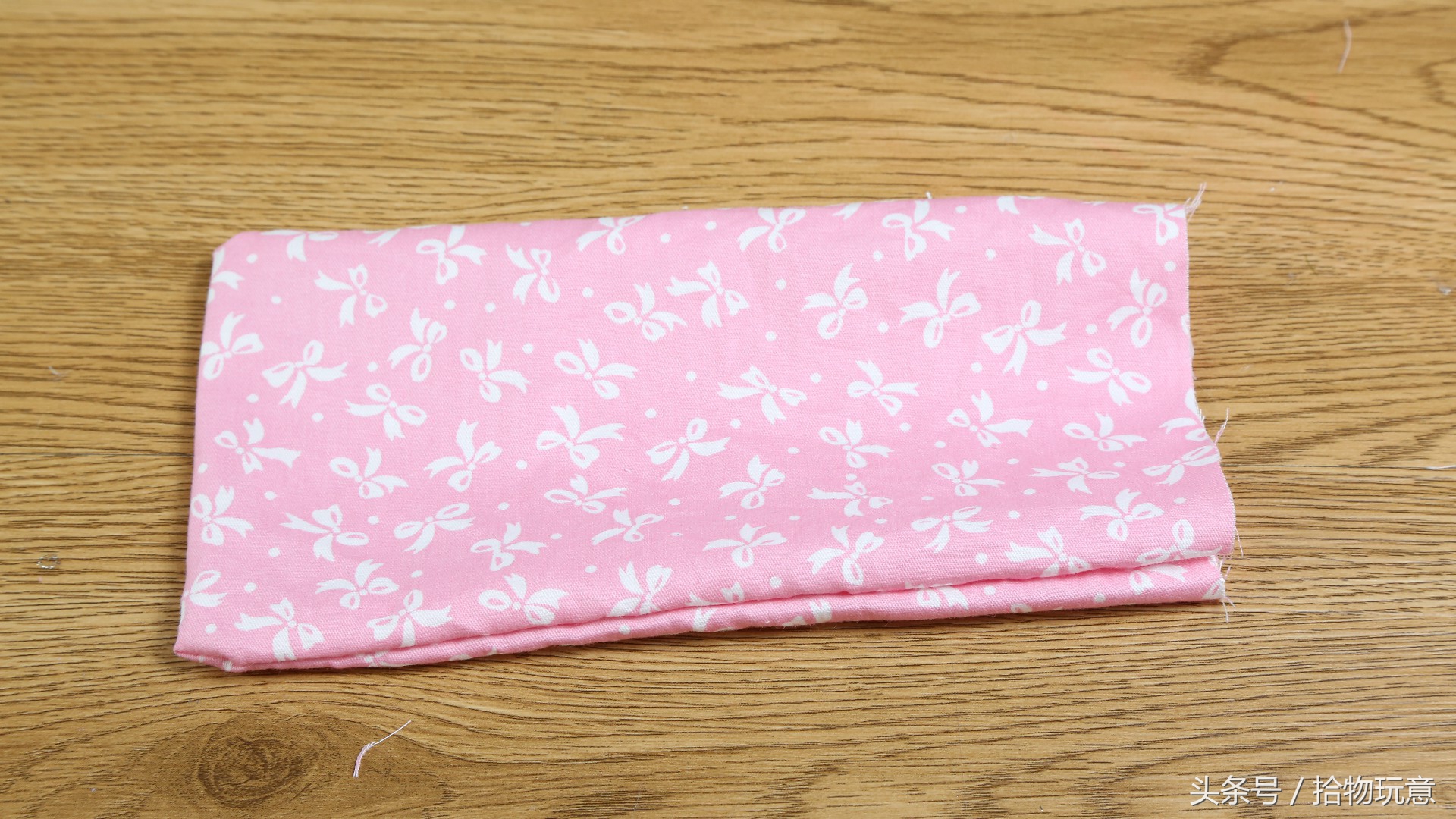 这个蝴蝶结不一般，原来竟是个宠物玩具，自己在家就能做，真有趣