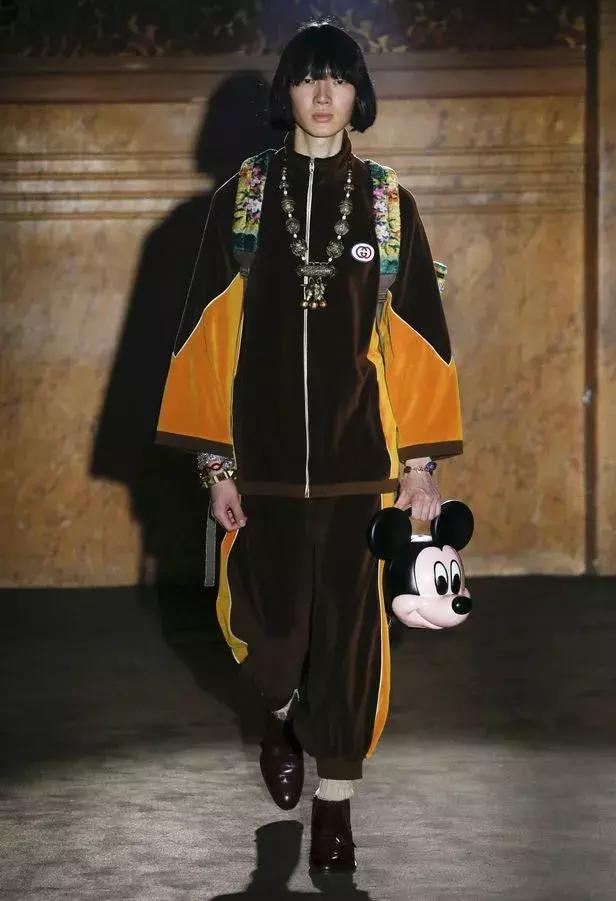 戚薇霸气走秀,唐嫣戚薇机场街拍大全