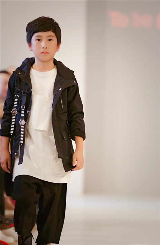 时尚潮牌TO BE THRILL*SAGA被巴黎时装周翻牌子