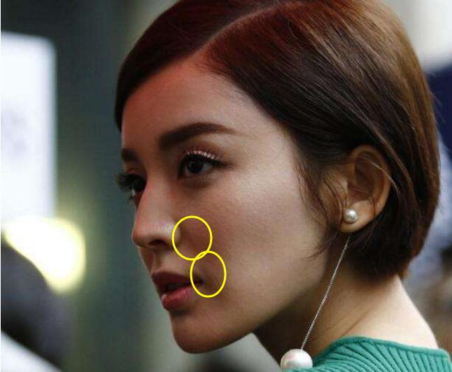 听说爱笑的女孩子法令纹都会很深,爱笑的女孩子法令纹都特别明显