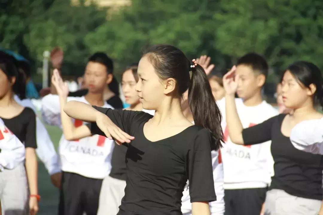 巧绘世界缩影，畅舞运动激情，科中第十届体育文化节盛大开幕