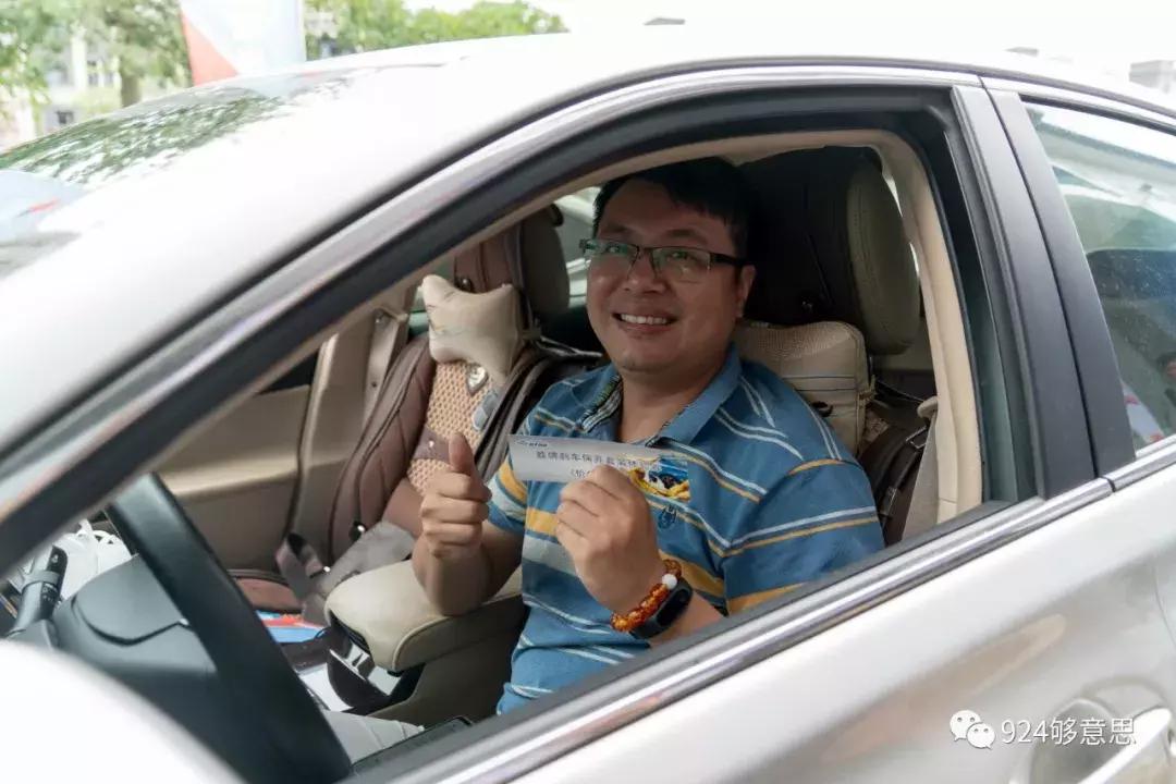 看到BoBoYoyo这样洗车和换机油，小肥肥瞬间凌乱了……