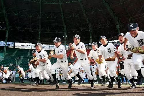 王源大背头班小松,王源美职棒球赛开球完整版