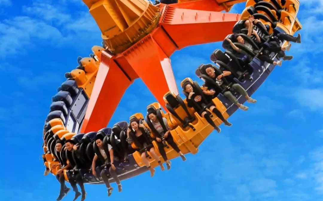 达瓦孜传人天门山走钢丝 (达瓦孜蒙眼走钢丝完整版)