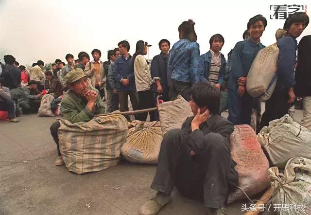 「人老了就开始喜欢怀旧」90年代的广州火车站，究竟有多恐怖？