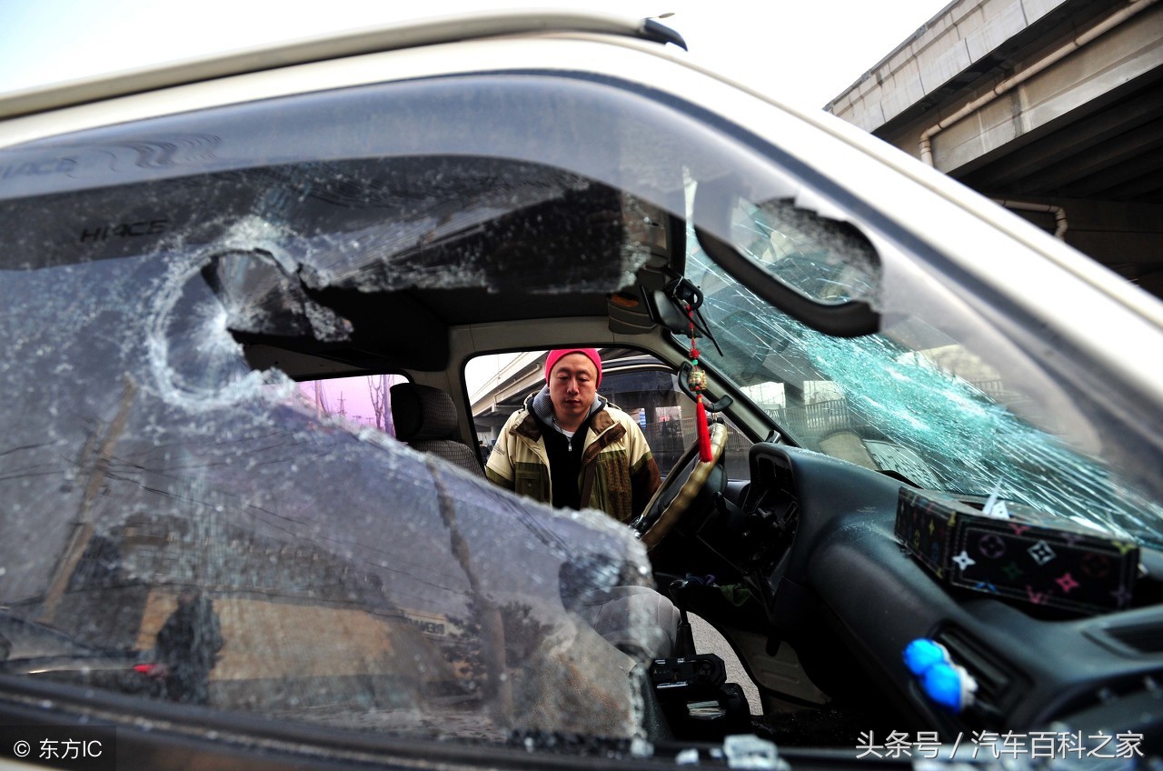 帕萨特车钥匙锁在车里了怎么开锁,本田crv钥匙锁车里了怎么开锁