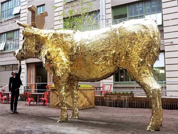 到底发生了什么？他把12个前女友都做成了高跟鞋？到底是真的假的