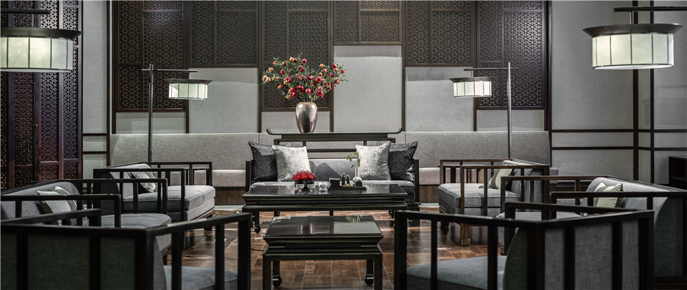 涞源白石山华中假日温泉酒店餐厅,涞源温泉小镇离白石山多远