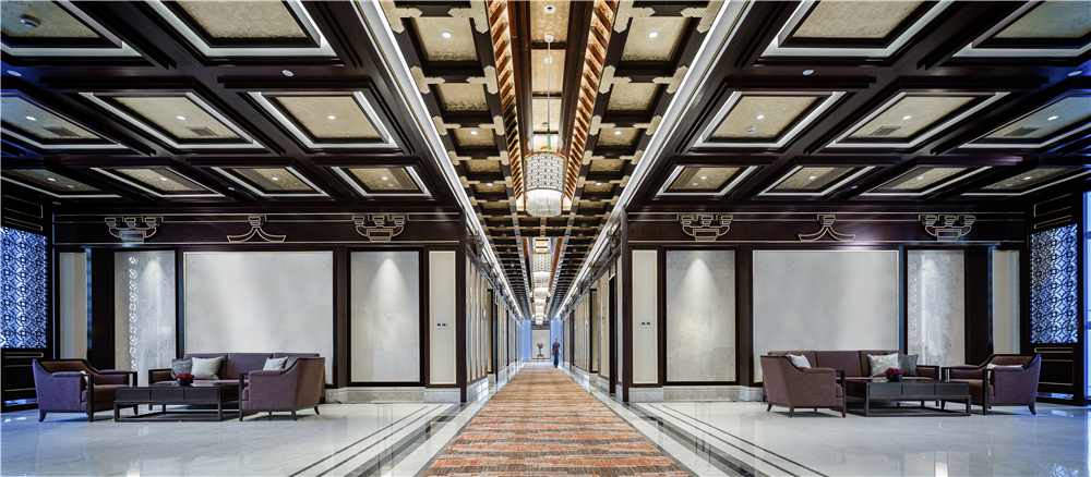 涞源白石山华中假日温泉酒店餐厅,涞源温泉小镇离白石山多远