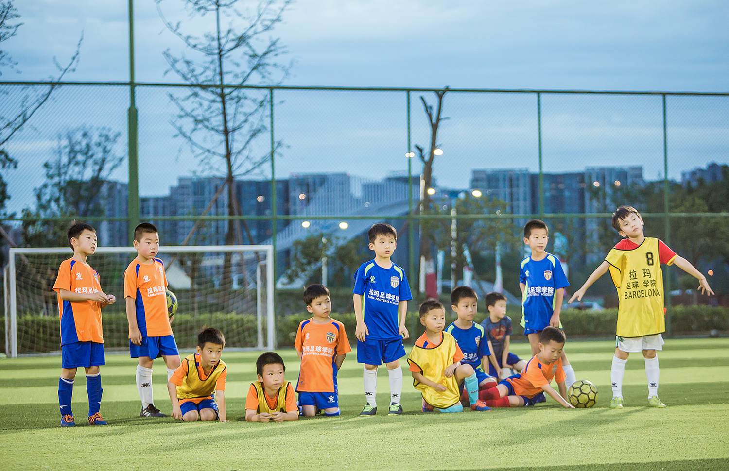 中国足球再一次走上了冲击的征程,中国足球的未来出路