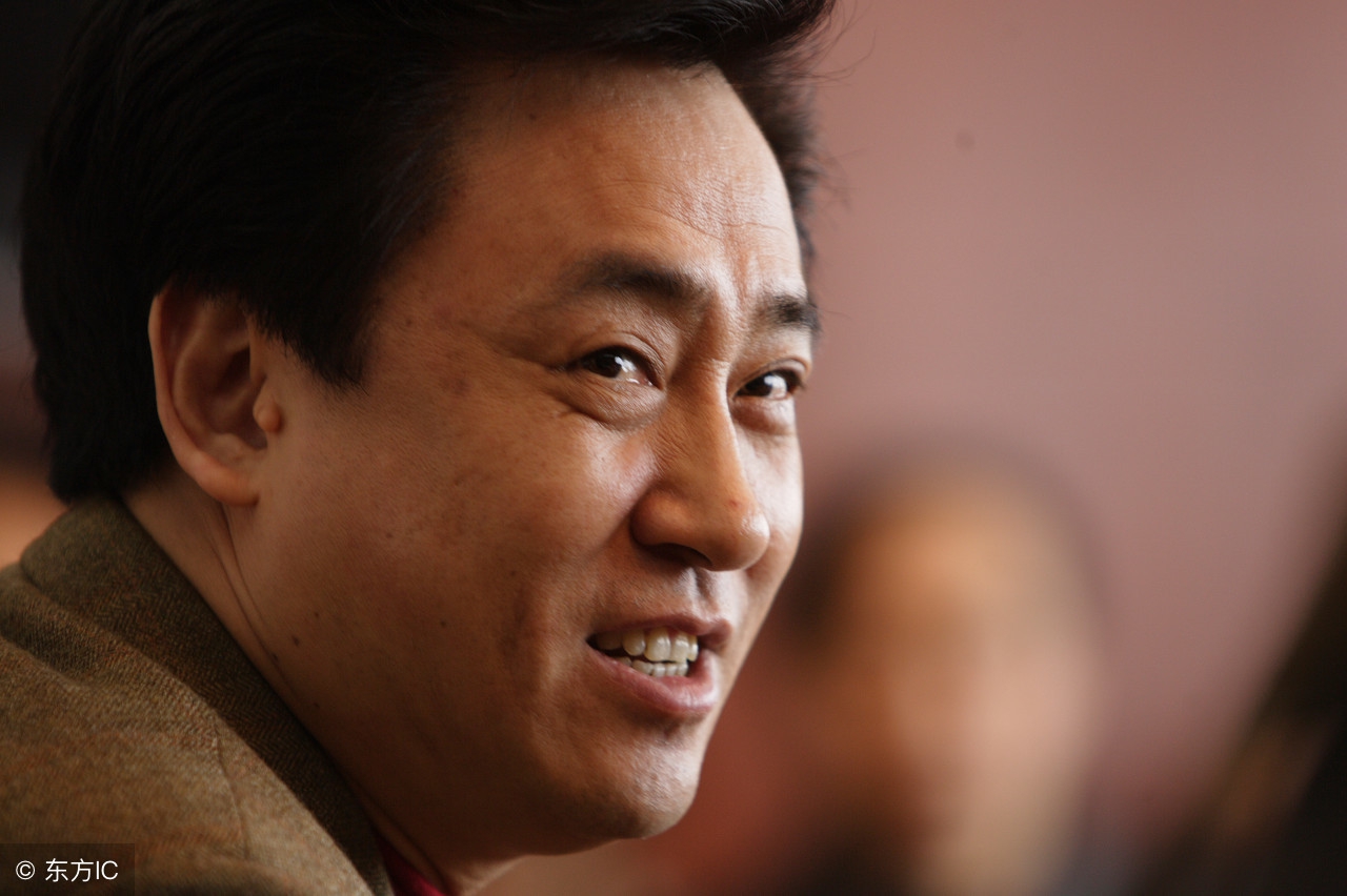 赚得比腾讯还狠，白手起家到2900亿问鼎首富，行业布局堪比李嘉诚