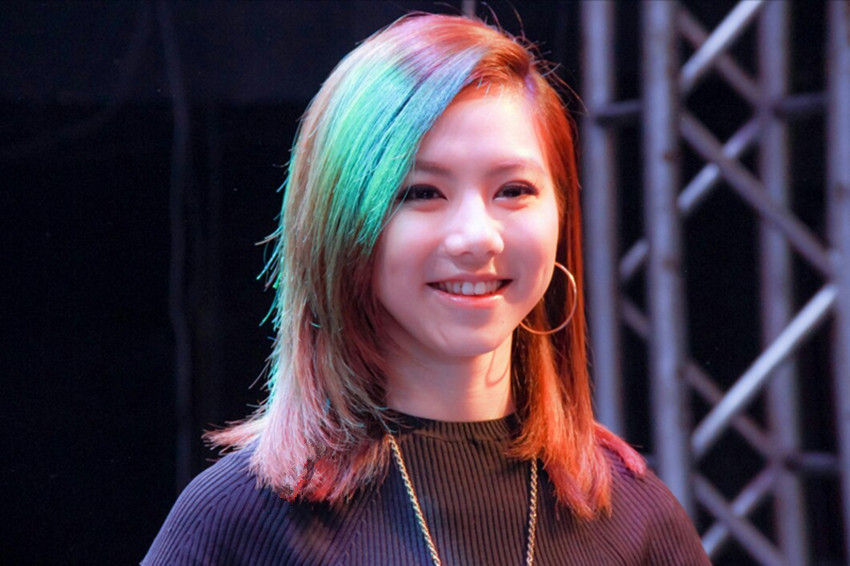 邓紫棋翻唱歌曲往事只能回味,邓紫棋现场演唱往事只能回味