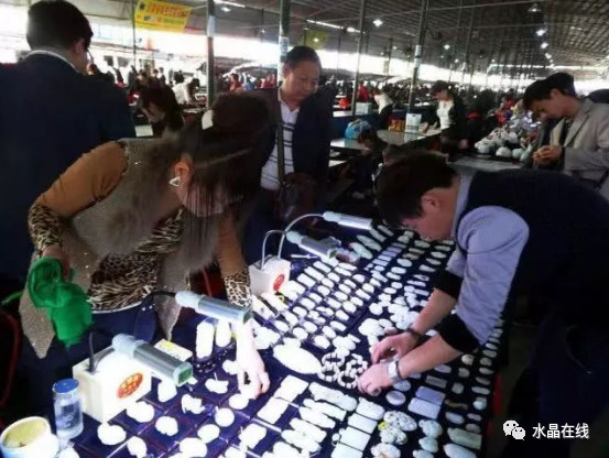 旅游买珠宝攻略,旅游购买珠宝避坑