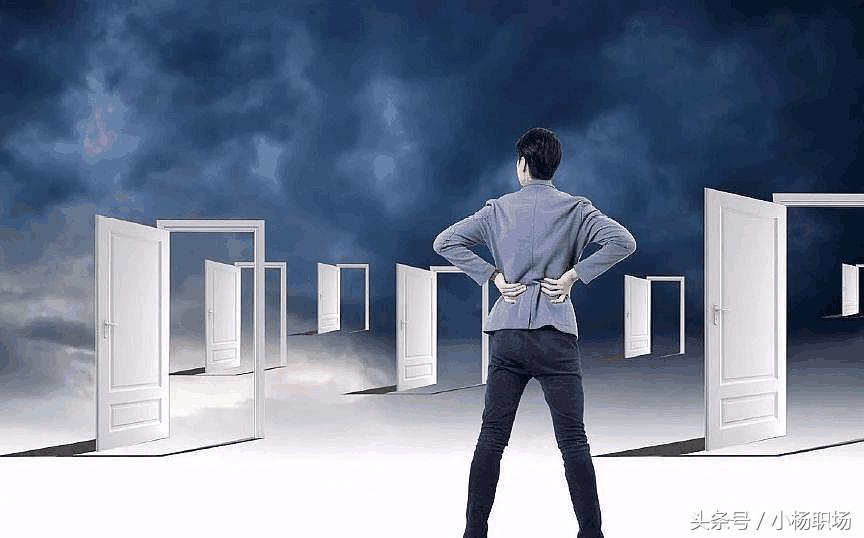 毕业做销售几年之后和同学的差距,18岁做销售好还是进厂好