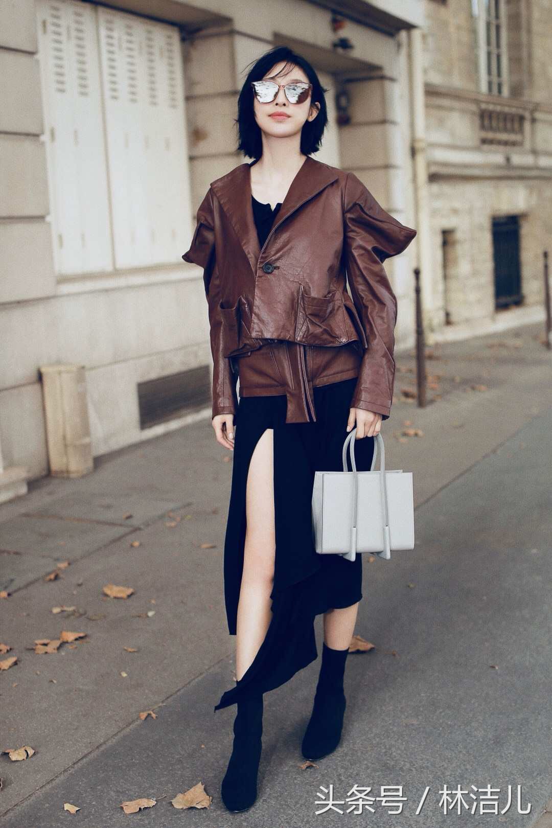 只穿一件t恤的视频,只穿一件t恤搭配