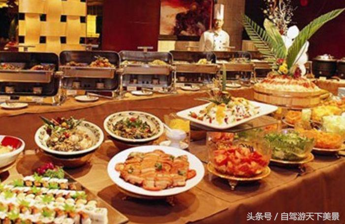 中国小伙在泰国旅游，烟瘾犯了去超市买烟，看到烟盒后差点吐了！