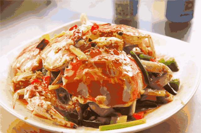 三亚火车头万人海鲜广场哪家好吃,在三亚3000元一桌的海鲜大餐