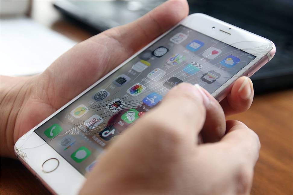 复活iphone6plus,苹果6splus屏碎了