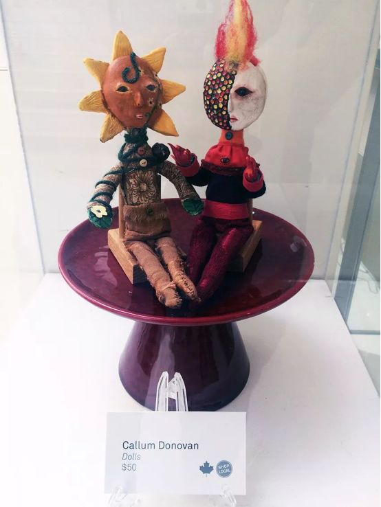 孩子用盒子建造废弃城市在家里,12岁男孩自己捡破烂