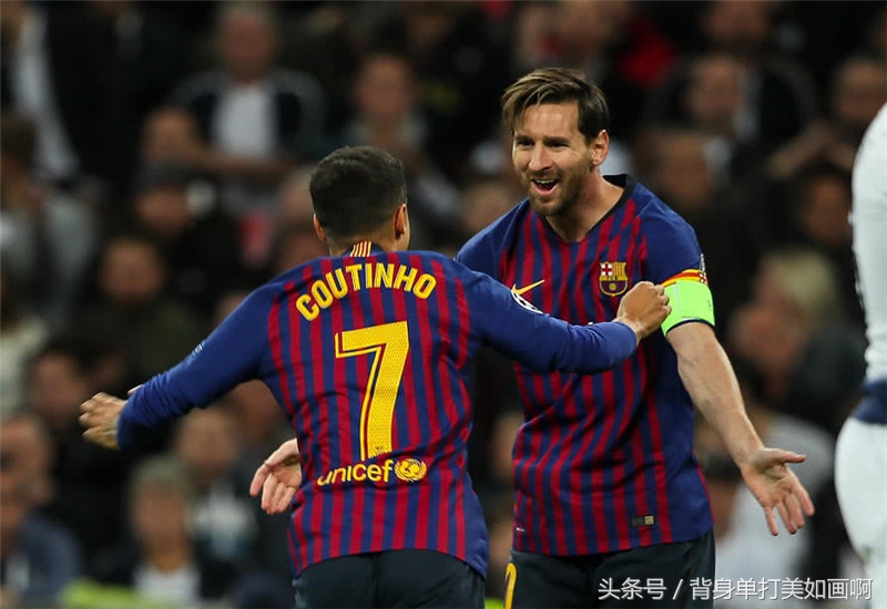 梅西摇头晃脑飞吻,摇头晃脑的梅西