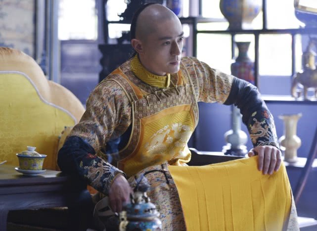 乾隆被降位的嫔妃,乾隆给令妃抬旗