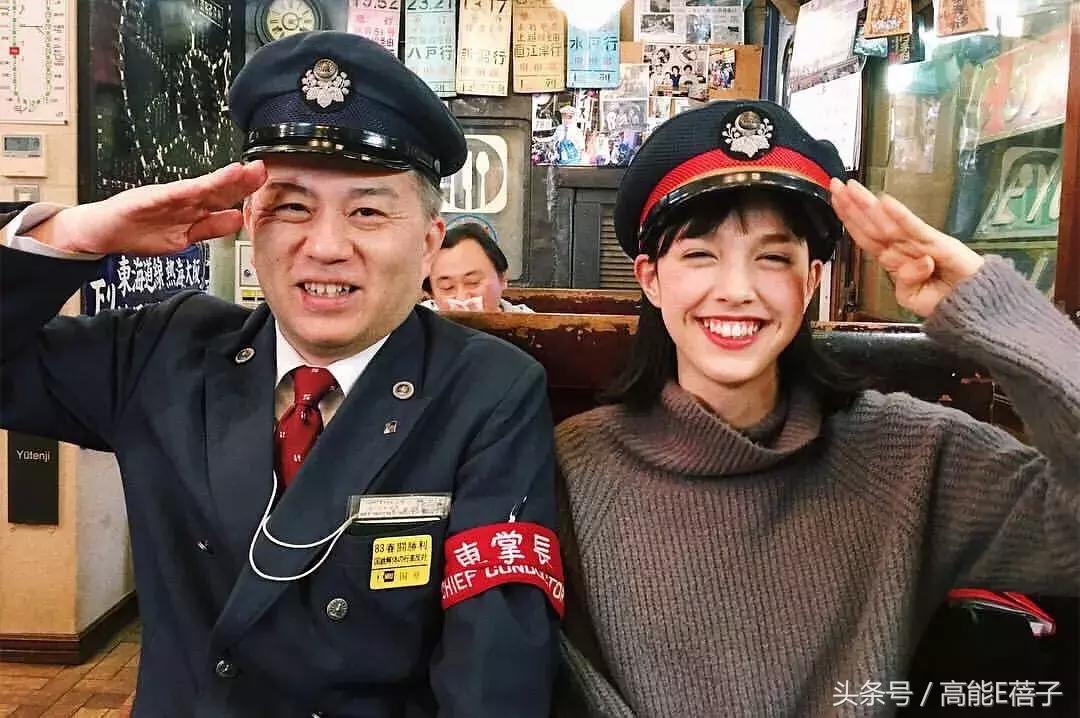 拍照pose技巧和方法,女生拍照剪刀手pose