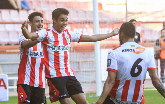 雷吉隆在皇马梯队曾四年没首发，外租时有过单场进4球