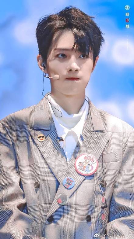 有哪些明星给肖战送30岁生日祝福,肖战给王一博送生日祝福